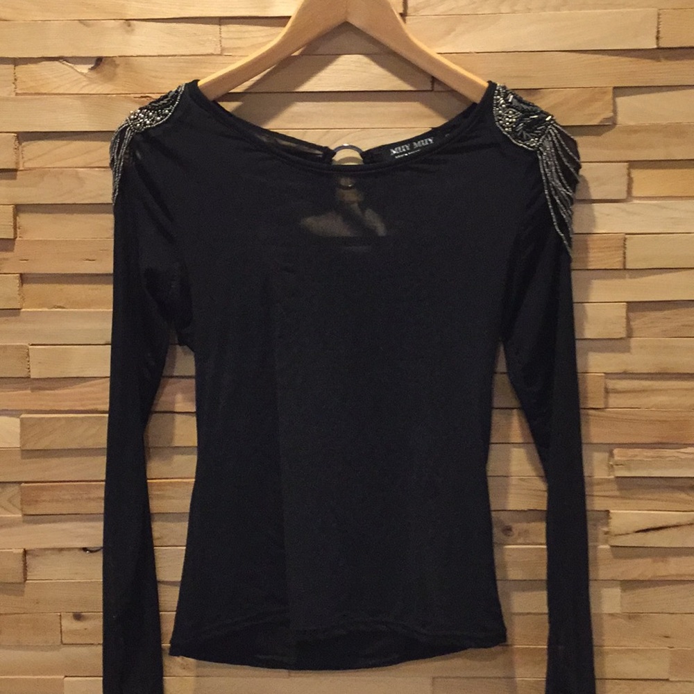 MUY MUY black long sleeve top/shoulders beads 🖤💛